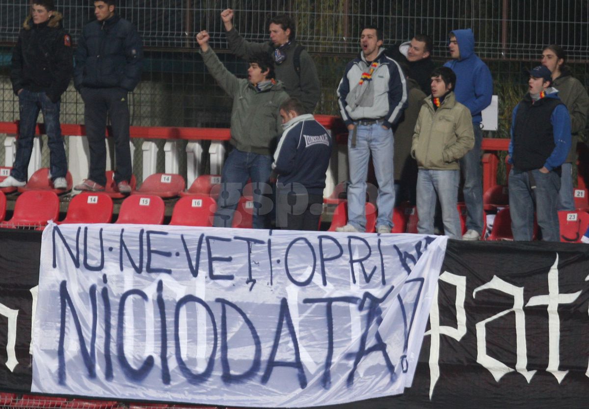 Ministrul peluzelor »  George Simion, ultras, activist, candidat la prezidențiale. Imagini nepublicate cu politicianul școlit în peluze