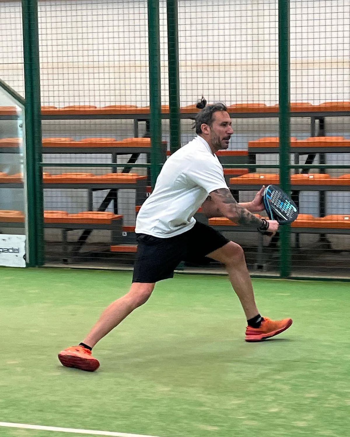 Jonas Gutierrez, legenda lui Newcastle, cântă la chitară pe străzile orașului