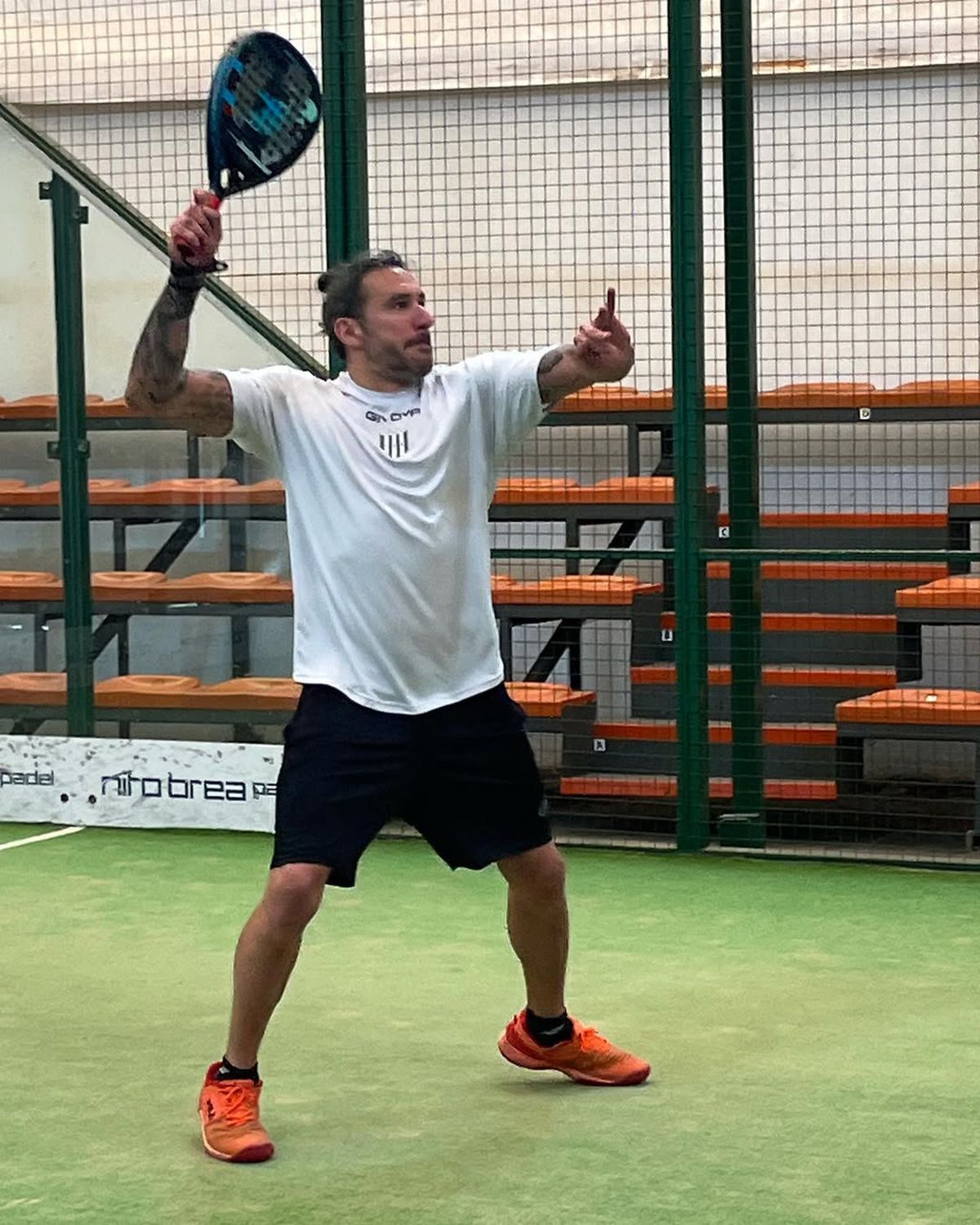 Jonas Gutierrez, legenda lui Newcastle, cântă la chitară pe străzile orașului