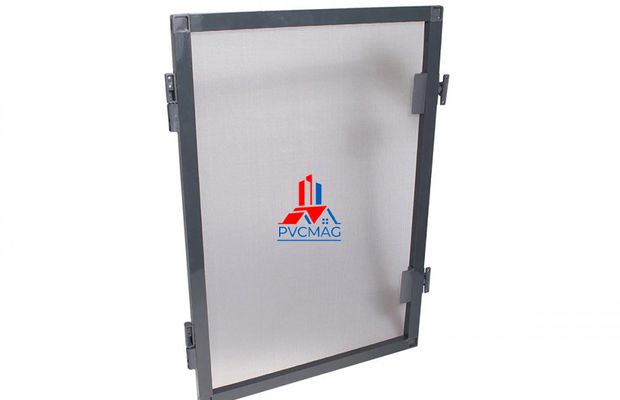 Plasele pe balamale pentru țânțari sunt disponibile pe www.pvcmag.ro