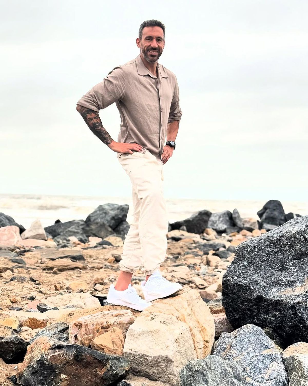 Jonas Gutierrez, legenda lui Newcastle, cântă la chitară pe străzile orașului