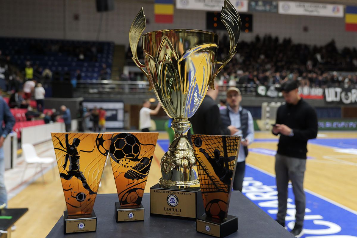 Astupați-vă urechile, cântă liceenii! » Cum a fost în ziua finalelor Ligii Liceelor, cu 2.500 de elevi, părinți și profesori în Polivalentă. Minori vulgari: „Piz**lor!”, „Sifoanelor!”, „Sunteți de că**t”