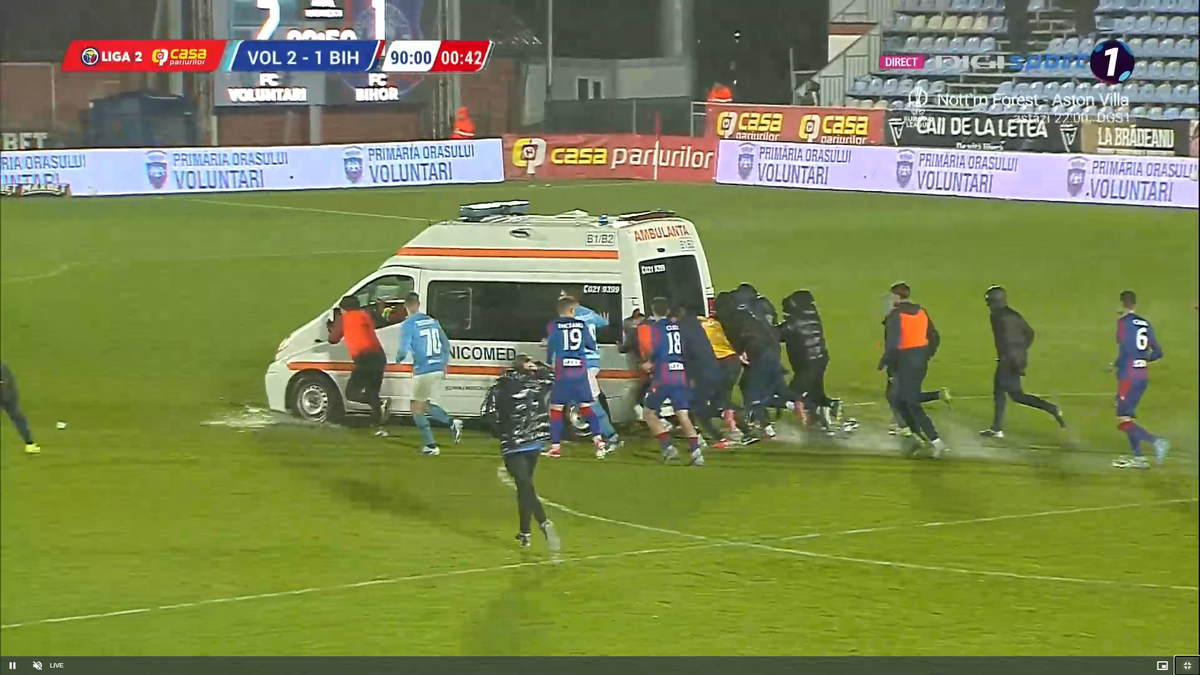 Dublă fractură! Accidentare teribilă la FC Voluntari - FC Bihor, meci oprit 9 minute » FCSB sare în ajutorul fotbalistului: „Îl așteptăm să vină la noi”