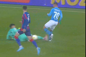 Două faze controversate în Liga 2 » Gol anulat și intervenție dură a portarului au stârnit reacții vehemen