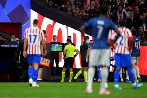 UEFA a venit cu o explicație pentru penalty-ul anulat din Atletico - Arsenal