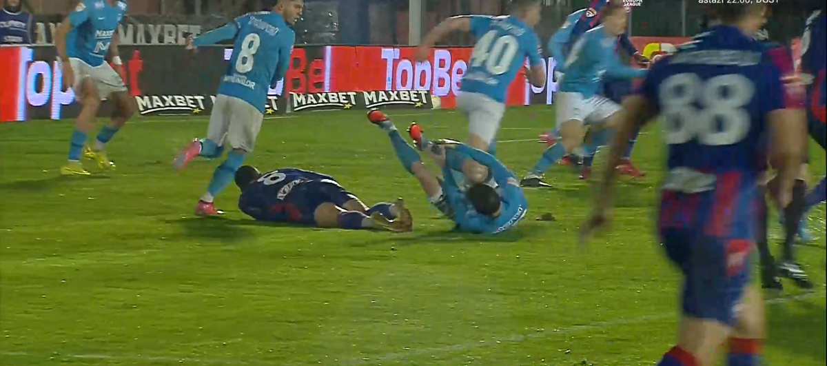 Dublă fractură! Accidentare teribilă la FC Voluntari - FC Bihor, meci oprit 9 minute » FCSB sare în ajutorul fotbalistului: „Îl așteptăm să vină la noi”