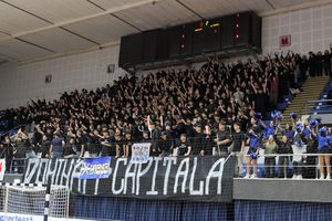 Liceenii de azi, ultrașii de mâine » Cum a fost la turneul jucat sub privirile lui Hanca și Marica, cu 2.500 de oameni în Polivalentă. Minori vulgari: „Pi***lor!”, „Sifoanelor!”, „Sunteți de că**t”