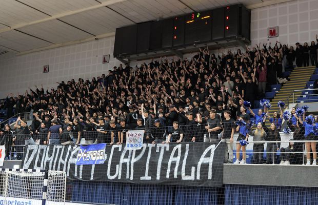 Astupați-vă urechile, cântă liceenii! » Cum a fost în ziua finalelor Ligii Liceelor, cu 2.500 de elevi, părinți și profesori în Polivalentă. Minori vulgari: „Piz**lor!”, „Sifoanelor!”, „Sunteți de că**t”