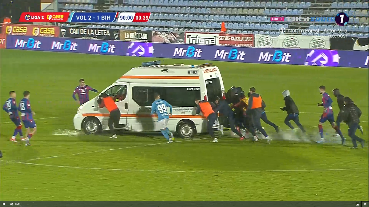 Dublă fractură! Accidentare teribilă la FC Voluntari - FC Bihor, meci oprit 9 minute » FCSB sare în ajutorul fotbalistului: „Îl așteptăm să vină la noi”