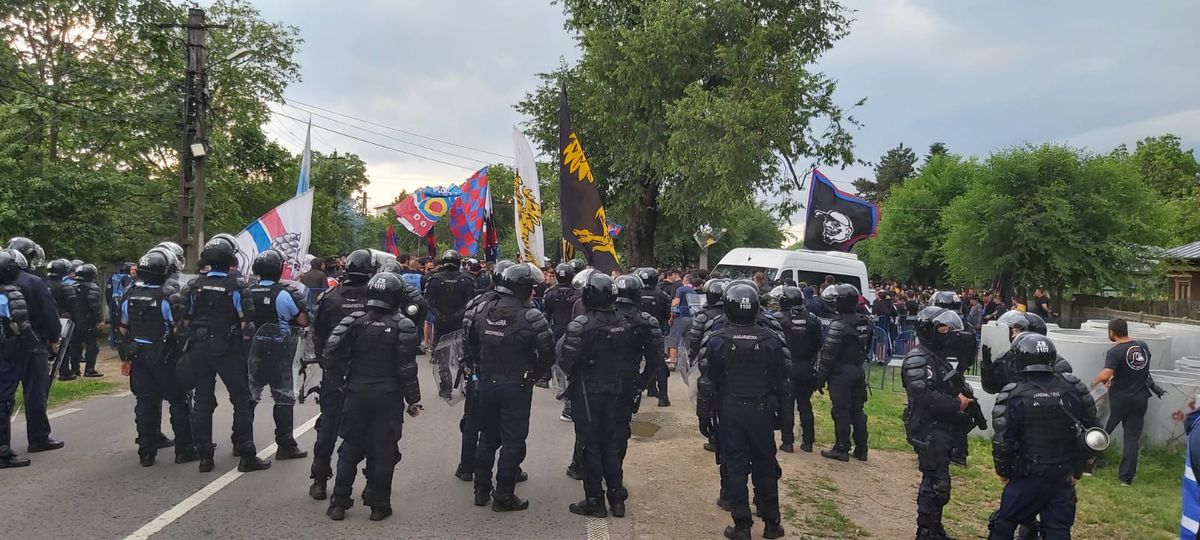 CS Afumați - CSA Steaua, fani și jandarmi