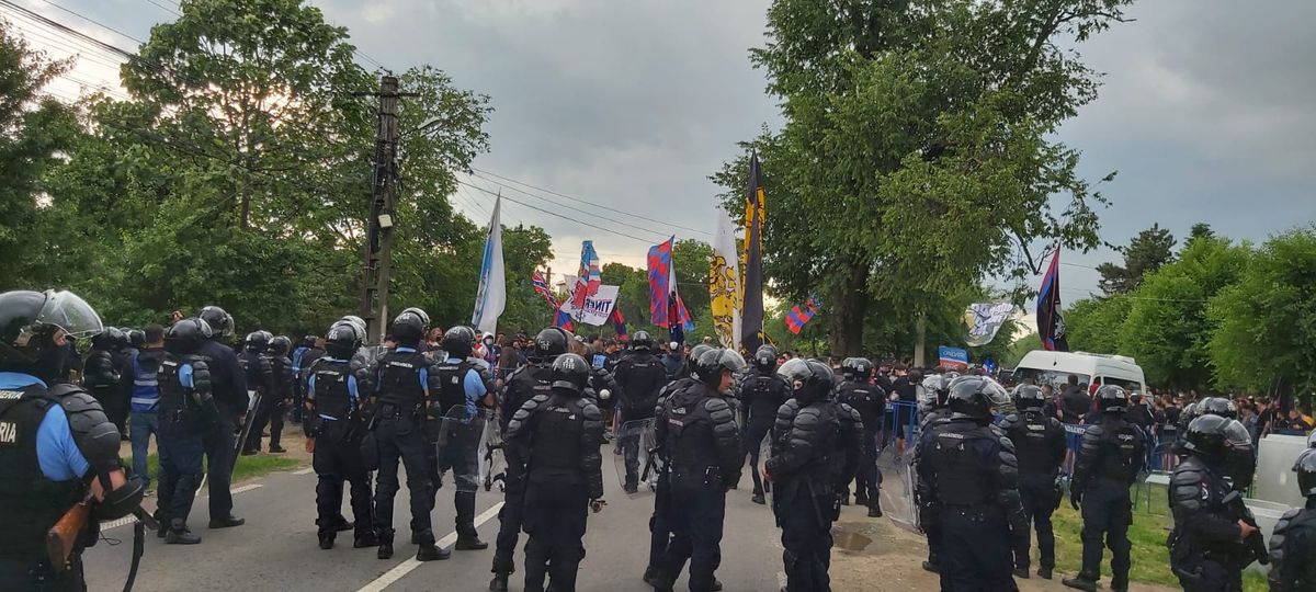 CS Afumați - CSA Steaua. 600 de steliști blocați la 200 de metri de stadion » Primele imagini filmate la stadion