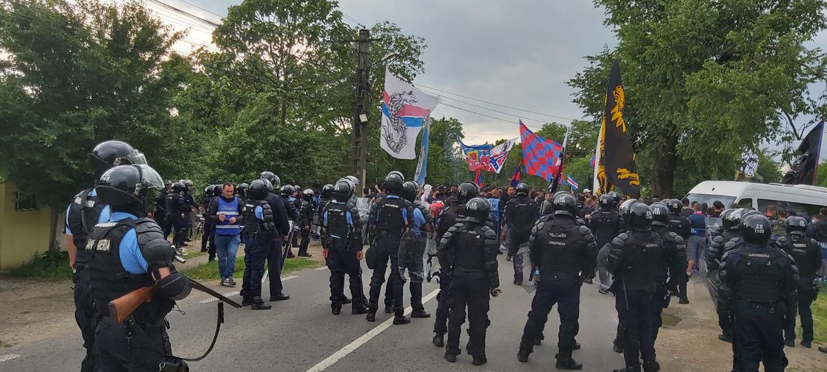 Incidente la Afumați » Jurnaliști agresați de ultrașii Stelei: „Jandarmii nu au intervenit”. Ce se poate vedea pe imagini + „scuza” forțelor de ordine