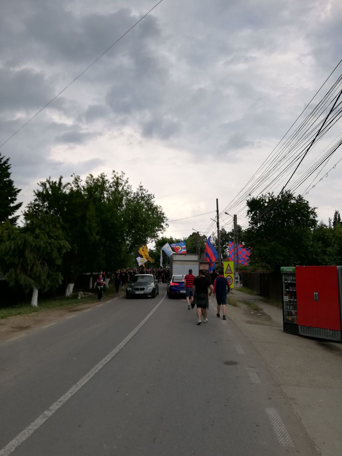 Incidente la Afumați » Jurnaliști agresați de ultrașii Stelei: „Jandarmii nu au intervenit”. Ce se poate vedea pe imagini + „scuza” forțelor de ordine