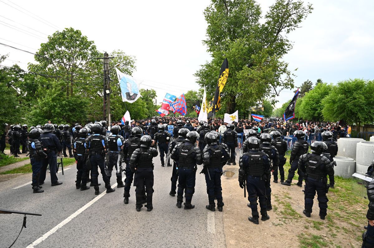 CS Afumați - CSA Steaua. 600 de steliști blocați la 200 de metri de stadion » Primele imagini filmate la stadion