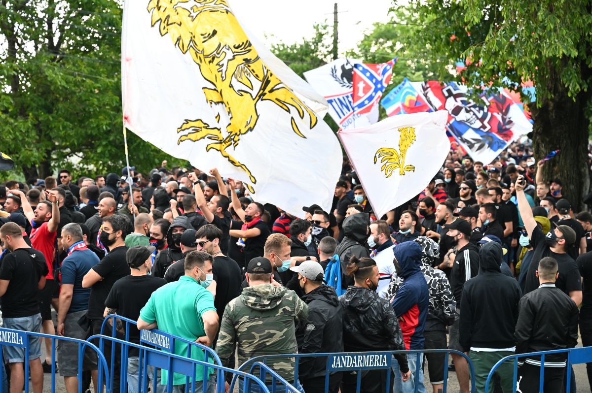 CS Afumați - CSA Steaua. 600 de steliști blocați la 200 de metri de stadion » Primele imagini filmate la stadion