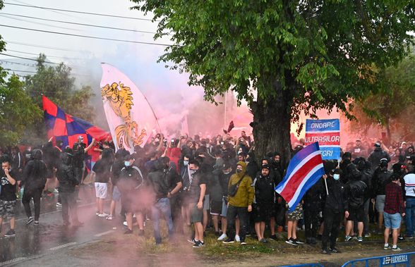 CS Afumați - CSA Steaua. 600 de steliști blocați la 200 de metri de stadion » Primele imagini filmate la stadion