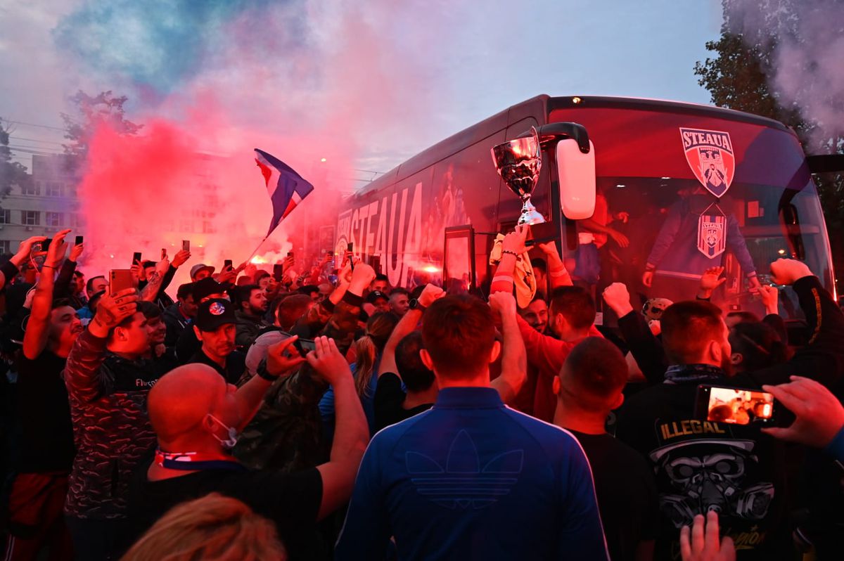 Panică în birourile CSA » Telefon disperat din mulțime, la sărbătoarea de promovare: „Alo! Au sărit gardurile, nu i-am lăsat pe stadion!”