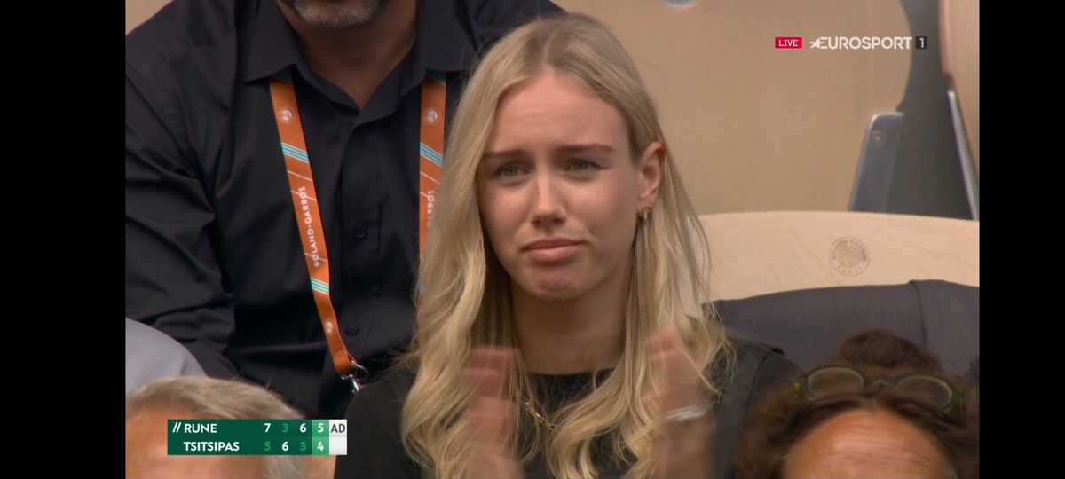 Puștiul Rune a făcut meciul vieții la Roland Garros, dar toate camerele au fost îndreptate spre sora lui: „N-am văzut producător mai obsedat”