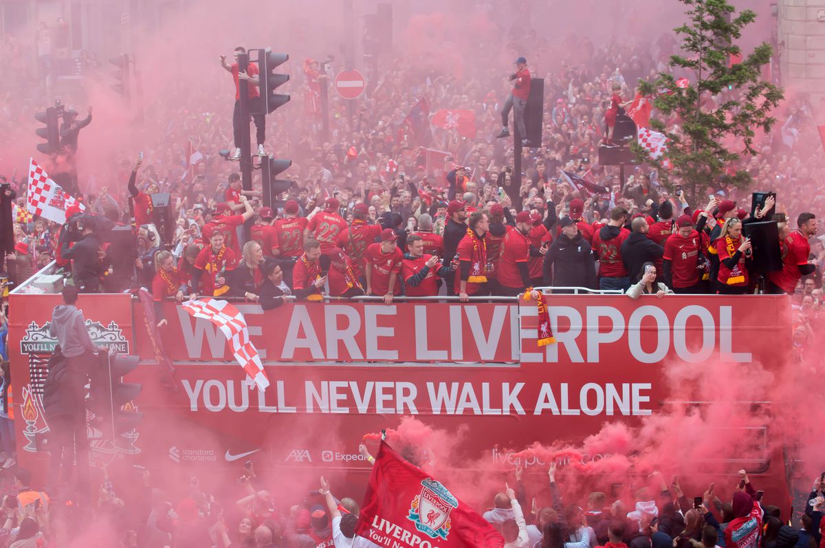 Liverpool, paradă în oraș după finala pierdută cu Real Madrid » Mii de fani au venit să-i aplaude pe jucători