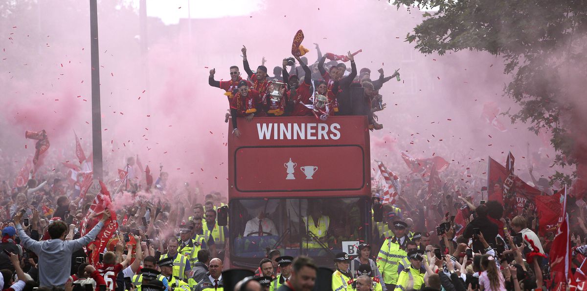 Liverpool, paradă în oraș după finala pierdută cu Real Madrid » Mii de fani au venit să-i aplaude pe jucători