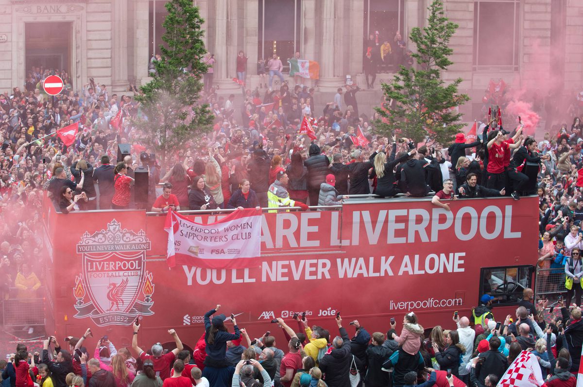 Liverpool, paradă în oraș după finala pierdută cu Real Madrid » Mii de fani au venit să-i aplaude pe jucători