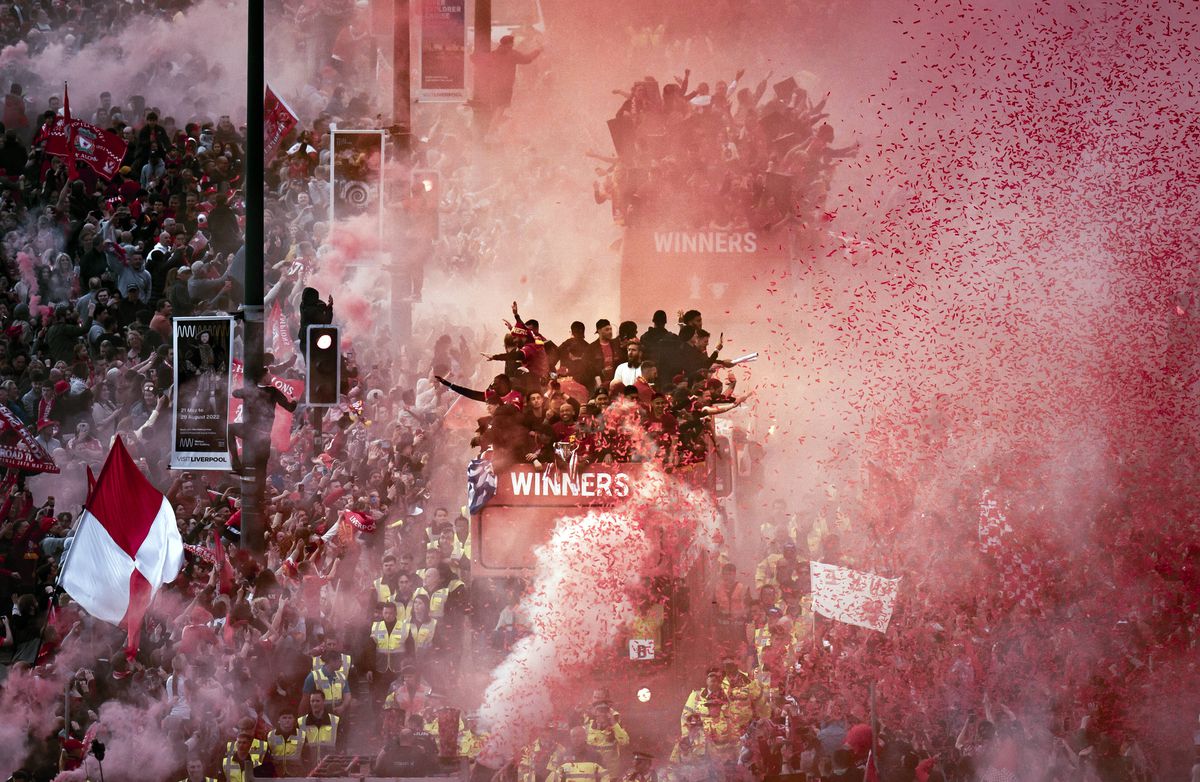 Liverpool, paradă în oraș după finala pierdută cu Real Madrid » Mii de fani au venit să-i aplaude pe jucători