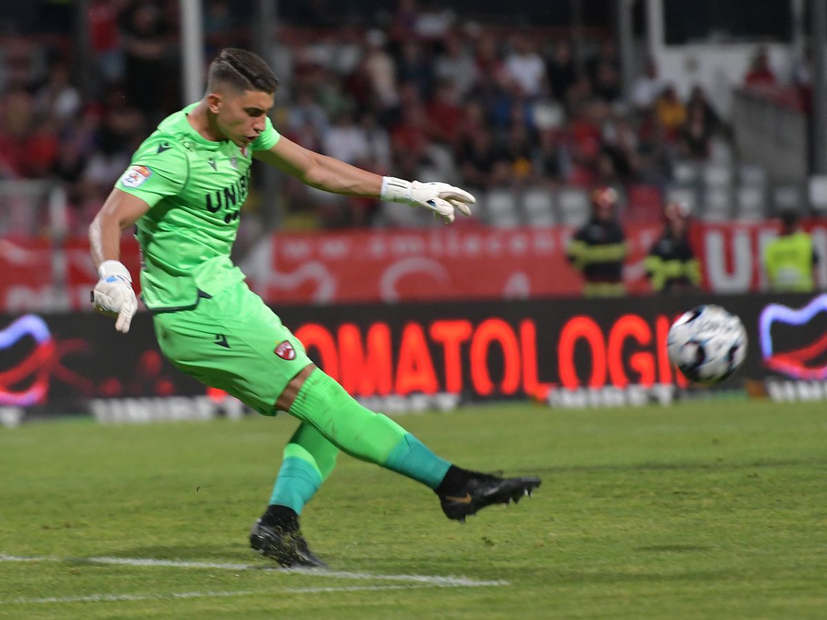 Uhrin ar fi mizat pe Eșanu din cauza bănuielilor din vestiar » Jonathan Rodriguez: „Am auzit și eu ce se zvonea”