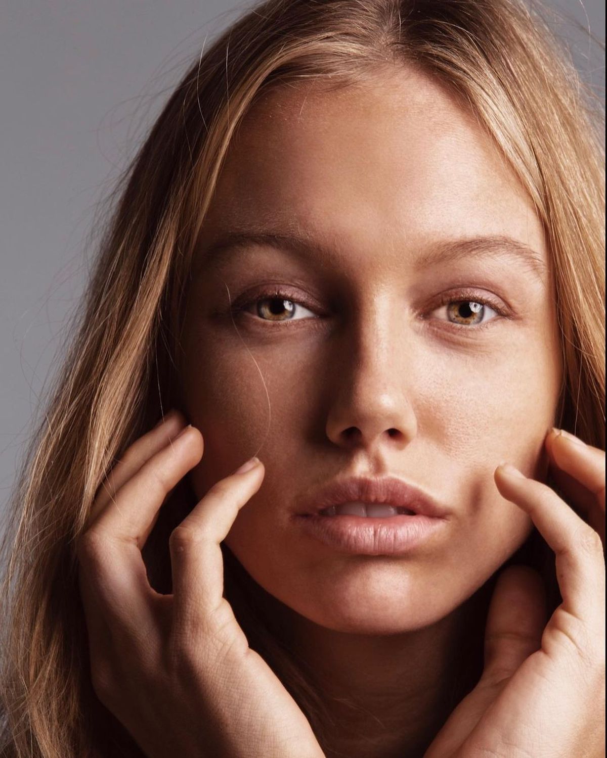 Puștiul Rune a făcut meciul vieții la Roland Garros, dar toate camerele au fost îndreptate spre sora lui: „N-am văzut producător mai obsedat”