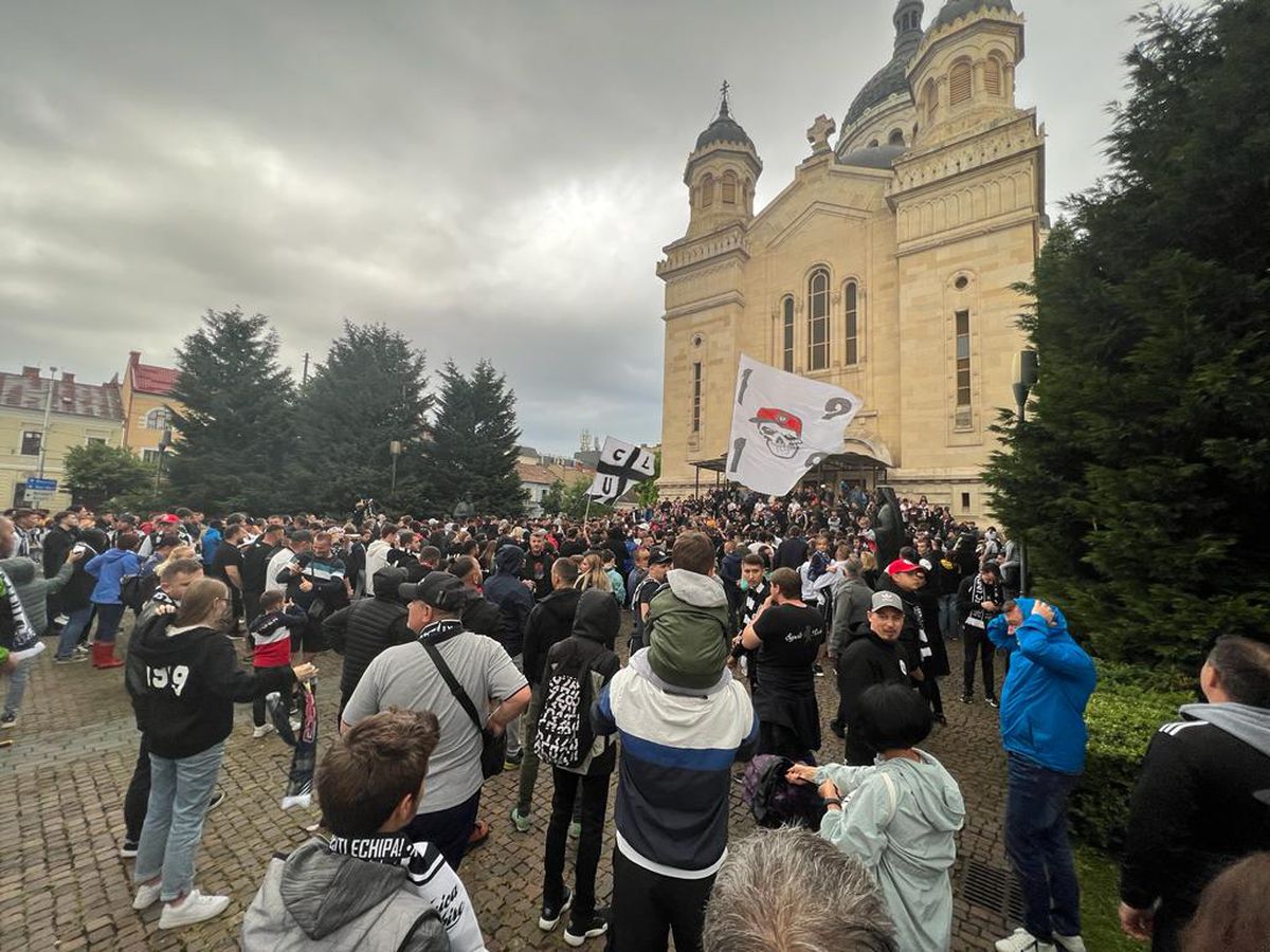 U Cluj sărbătorește promovarea în Liga 1: imagini senzaționale din Piața Avram Iancu + „Șepcile roșii” așteaptă investițiile BT
