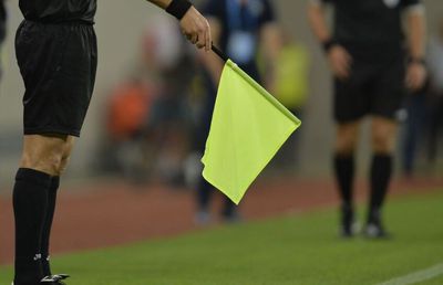 Primele sancțiuni împotriva arbitrilor anchetați că au jucat la pariuri