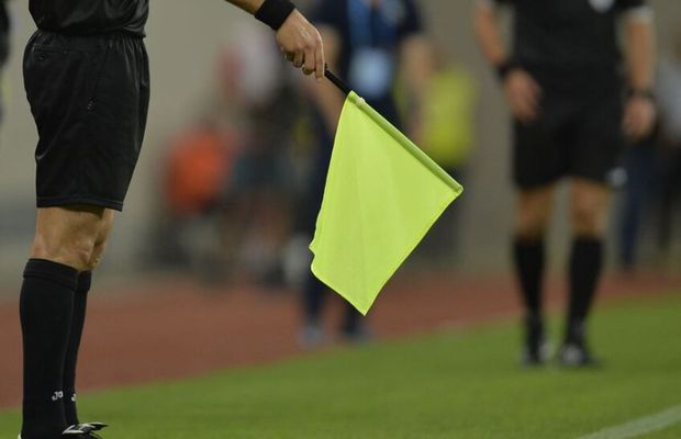 Primele sancțiuni împotriva arbitrilor anchetați că au jucat la pariuri