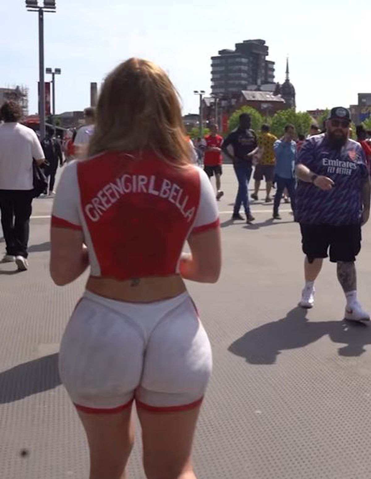 A intrat dezbrăcată la meciul favoriților: „Am stat 3-4 ore, am vorbit cu oameni faimoși”