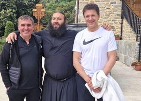 Hagi și Gică Popescu, vizită pe Muntele Athos după câștigarea titlului » Ianis, Nicolas și Adi Ilie, alături de ei