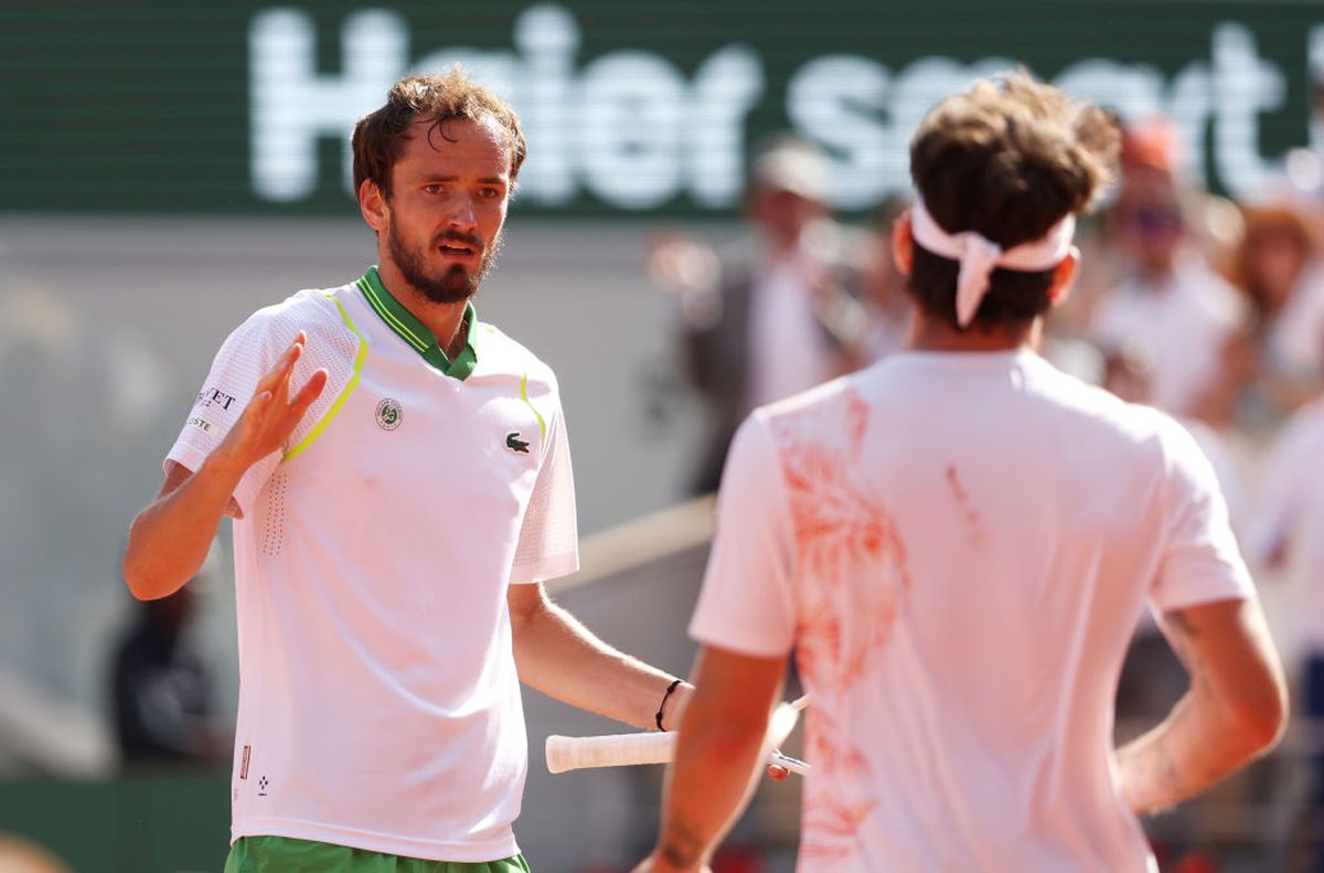 Șocul anului în tenis a venit la Roland Garros! » Daniil Medvedev, eliminat în primul tur de rebelul din Brazilia! Tenis scânteietor