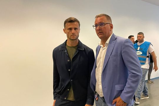 Andrei Nicolescu a oferit o reacție dură după ce au apărut informații că fostul șef al „câinilor” vrea să ofere 10.000 de euro bonus pentru echipa lui Ovidiu Burcă în cazul promovării.