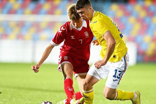 Andrei Borza, în galben, la naționala U19 // foto: Imago Images
