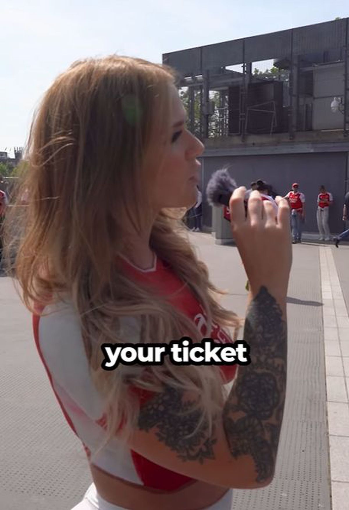 A intrat dezbrăcată la meciul favoriților: „Am stat 3-4 ore, am vorbit cu oameni faimoși”