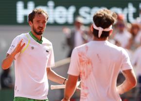 Șocul anului în tenis a venit la Roland Garros! » Daniil Medvedev, eliminat în primul tur de rebelul din Brazilia! Tenis scânteietor