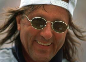 Cel mai ciudat meci de tenis jucat de Ilie Năstase în carieră: „Să facem pe soțiile noastre”. Cine a câștigat?