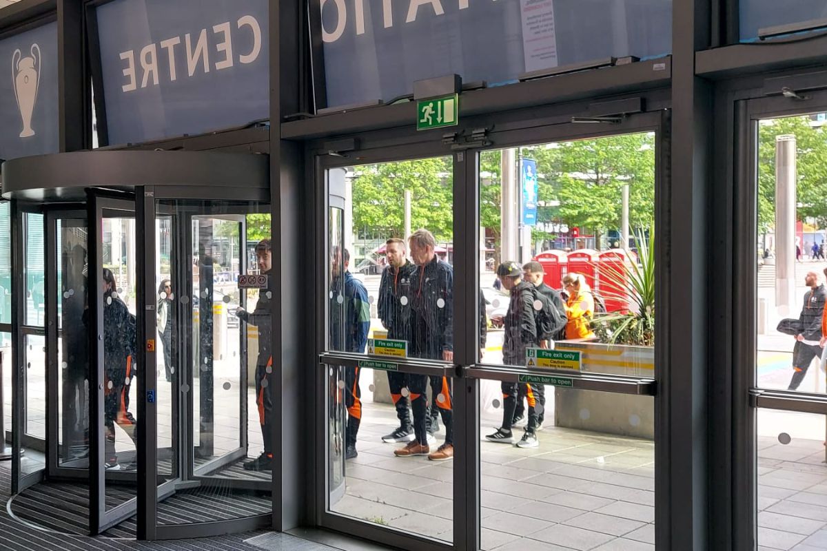 Echipa GSP a ajuns la Londra, pentru marea finală de pe Wembley » Prețurile efectiv au „explodat”! Cu cât se vinde un bilet pe piața neagră, la Dortmund - Real Madrid