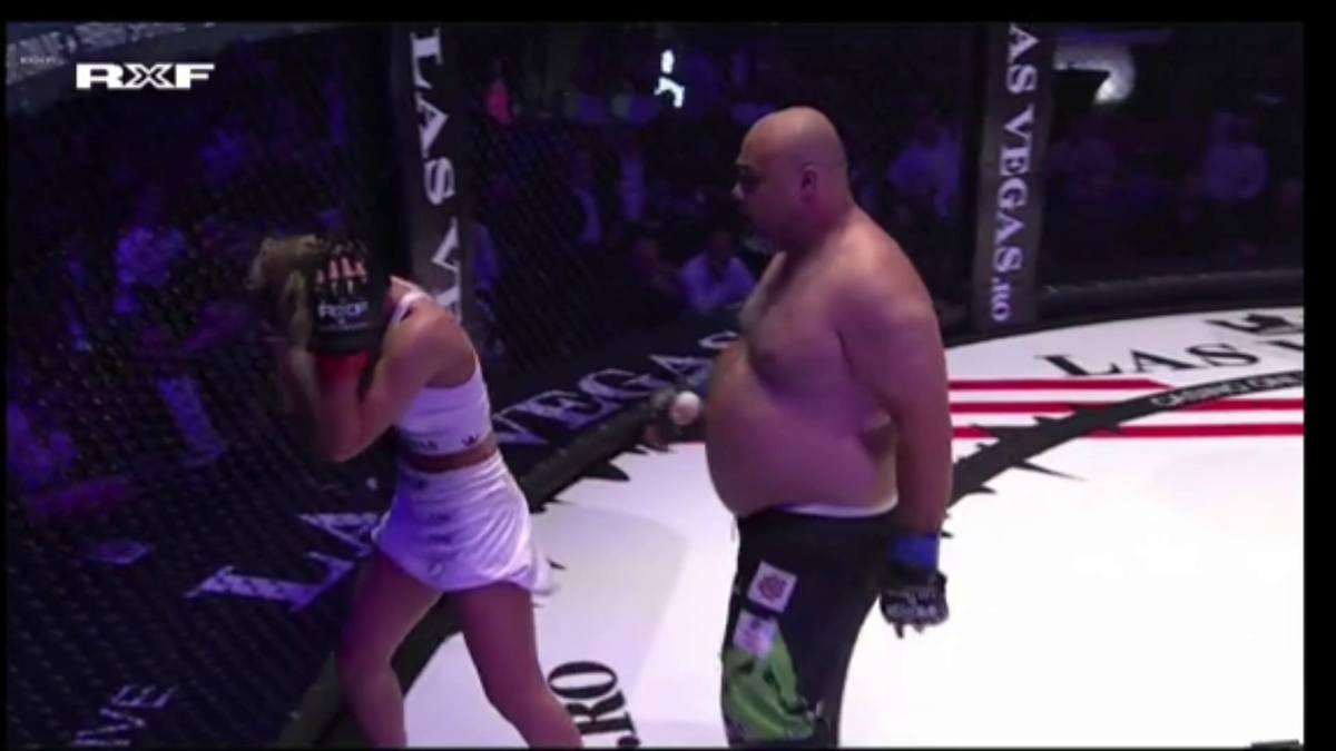 Cele două femei lovite cu pumnii și picioarele la Gala RXF, primele declarații: „A dat în noi cu ură” + reacție șocantă a „Perversului”: „Doar mort mă scoateau de acolo”