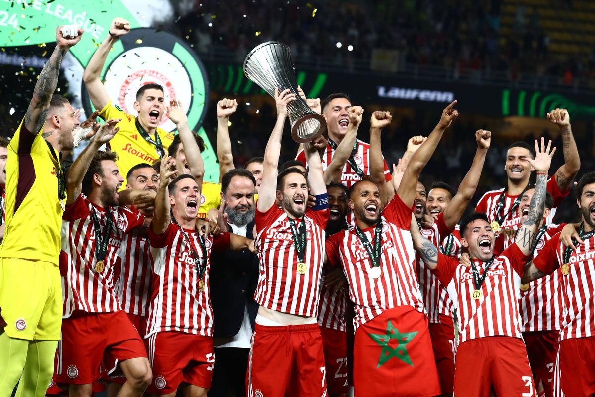 Gigi Becali din Port » Patronul adversarei lui FCSB a chemat preotul în cantonament, apoi i-a băgat în ședință pe jucători