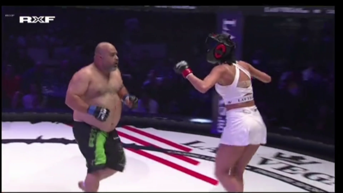 Organizatorul galei RXF e „recidivist”! Lupte cu minore în cușcă, scene sângeroase cu fete de 16 și 17 ani » Cum era „vopsit” evenimentul: „Avem acordul părinților”