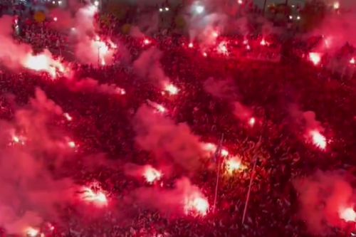 Mii de fani ai celor de la Olympiacos s-au strâns în Pireu pentru a urmări finala Conference League, în care grecii au învins-o pe Fiorentina cu scorul de 1-0.