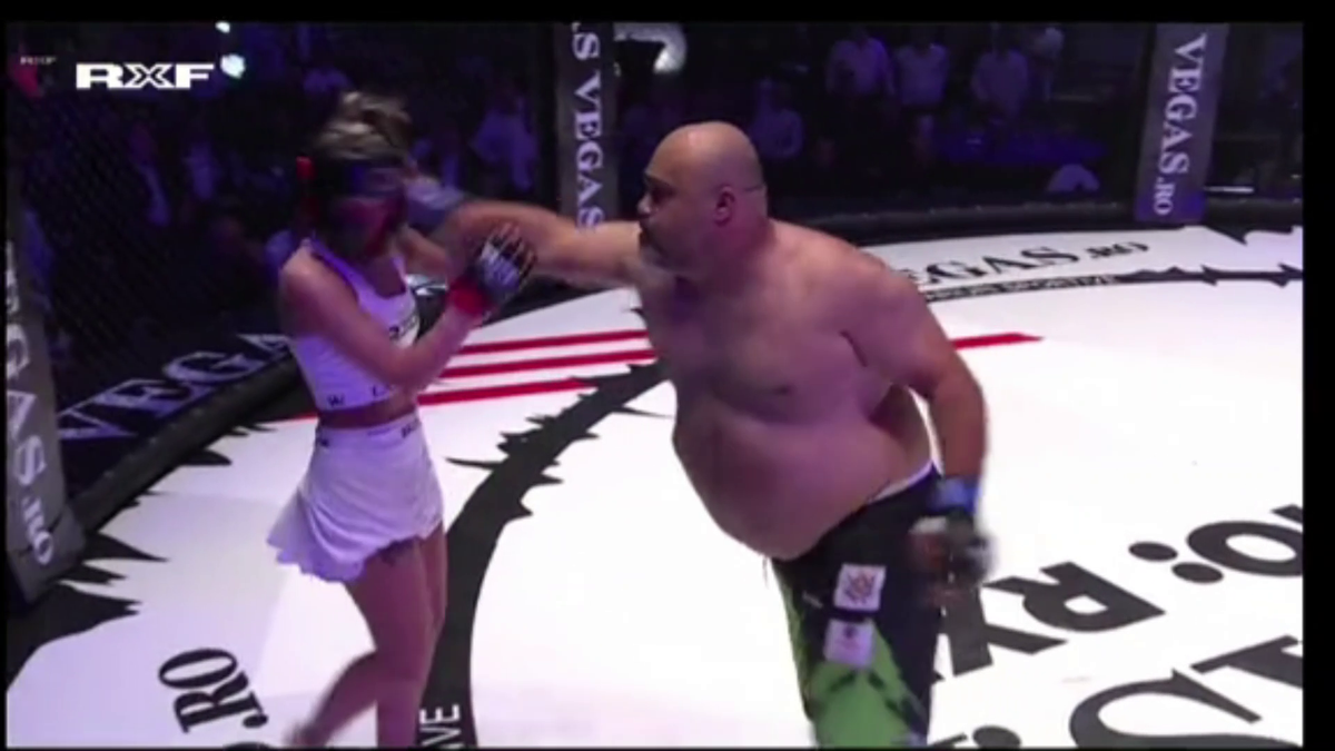 Organizatorul galei RXF e „recidivist”! Lupte cu minore în cușcă, scene sângeroase cu fete de 16 și 17 ani » Cum era „vopsit” evenimentul: „Avem acordul părinților”