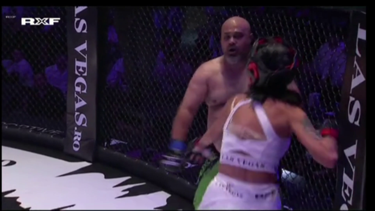 Cele două femei lovite cu pumnii și picioarele la Gala RXF, primele declarații: „A dat în noi cu ură” + reacție șocantă a „Perversului”: „Doar mort mă scoateau de acolo”