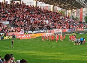 Suporterii unui club din Superliga, cadouri pentru copiii de la grupele de juniori