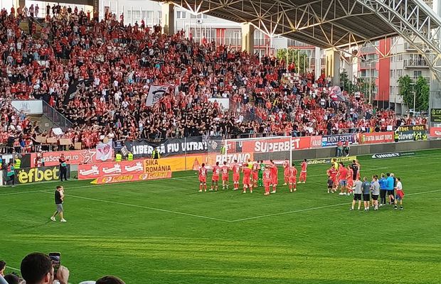 Suporterii unui club din Superliga, cadouri pentru copiii de la grupele de juniori