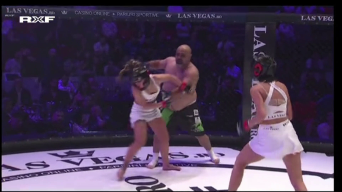 Cele două femei lovite cu pumnii și picioarele la Gala RXF, primele declarații: „A dat în noi cu ură” + reacție șocantă a „Perversului”: „Doar mort mă scoateau de acolo”