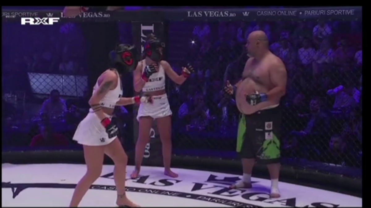 Organizatorul galei RXF e „recidivist”! Lupte cu minore în cușcă, scene sângeroase cu fete de 16 și 17 ani » Cum era „vopsit” evenimentul: „Avem acordul părinților”